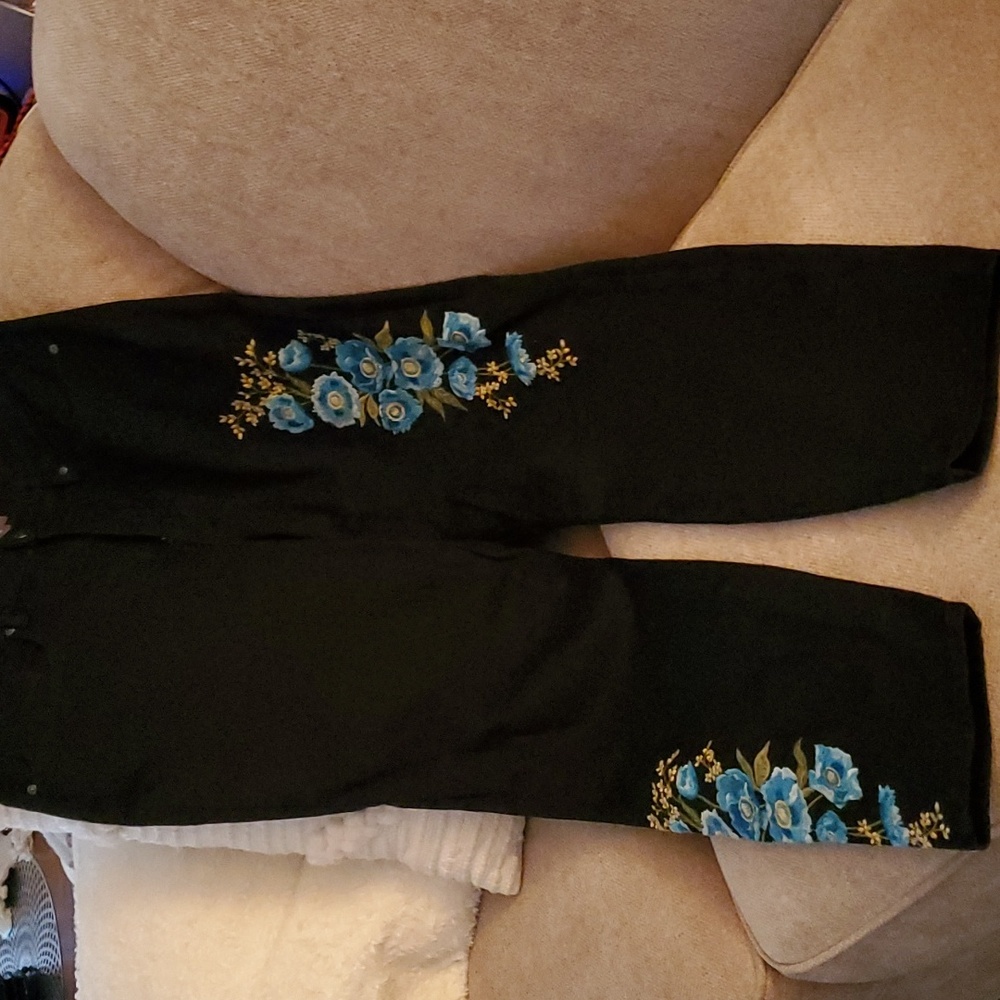 Martha Stewart floral embroidered black jeans new without tags never worn